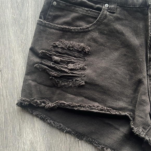 Billabong Cut-Off Distressed Denim Shorts | Black | Size 27 - Picture 5 of 5